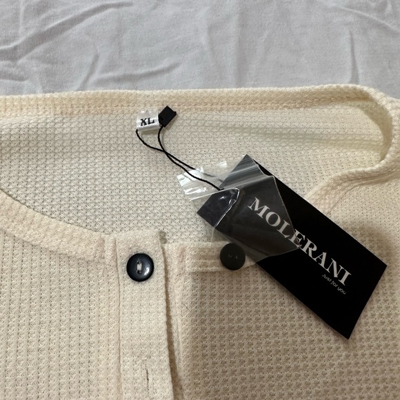 Molerani Women’s Long Sleeve 5 button Shirt. NWT - Picture 4 of 9